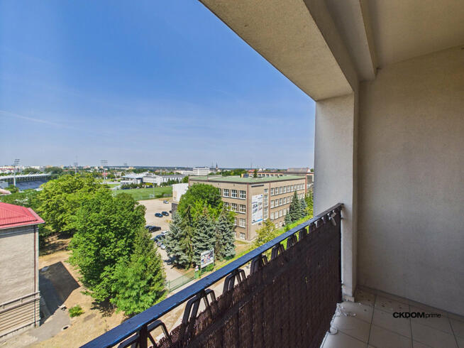 Kawalerka z dużym balkonem typu taras i widokiem na panoramę Radomia – ul. Kościuszki 8A