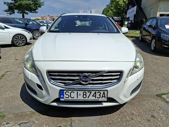V60 2.0 D3 Momentum, Webasto, Bluetooth, Hak, PDC, Bi-Xenon