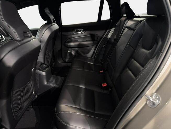 Volvo V60 VAT 23% R-Design 2.0 T8 PHEV 455KM automat AWD 2022 r., salon PL HAK
