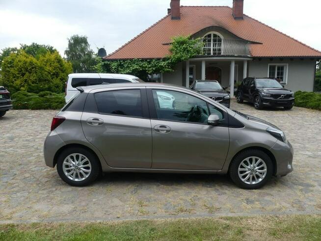 Toyota Yaris 1,33 VVTi Premium Edition Klima Kamera Cofania Alu 7 x Airbag