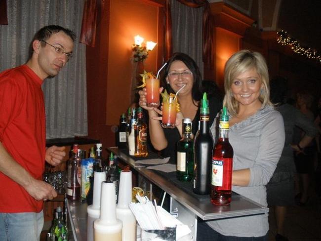 FLAIR FANATIC Pokazy barmańskie Obsługa Fontanny alkoholowe