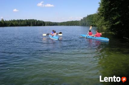 Domek w parku krajobrazowym w lesie blisko jezior