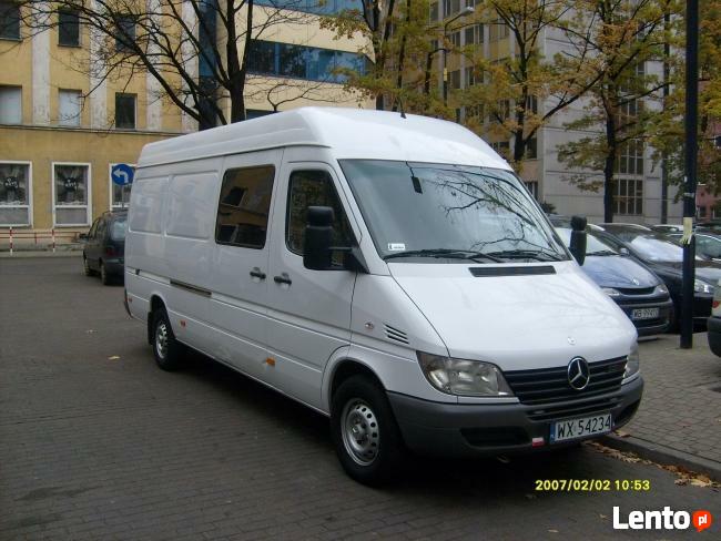 Oferuje usługi transportowe na terenie całego kraju Warszawa