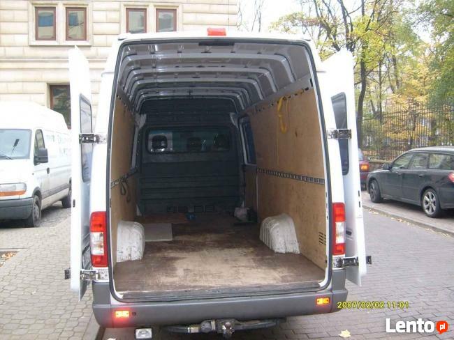 Oferuje usługi transportowe na terenie całego kraju Warszawa