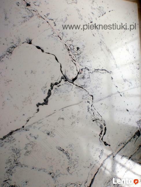 Kolumna w salonie w ultra stiuku marmurowym!