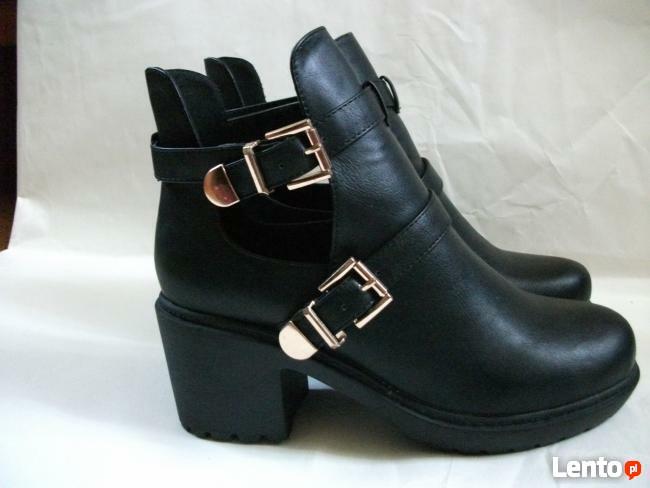 Czarne, nowe botki, sztyblety:wyciecia, sprzączki, nr.39