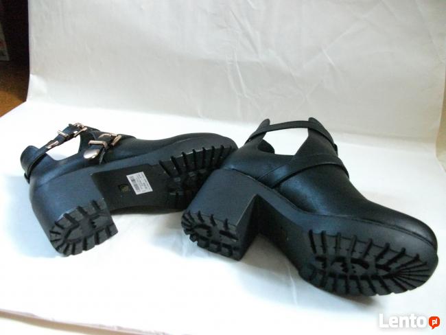 Czarne, nowe botki, sztyblety:wyciecia, sprzączki, nr.39