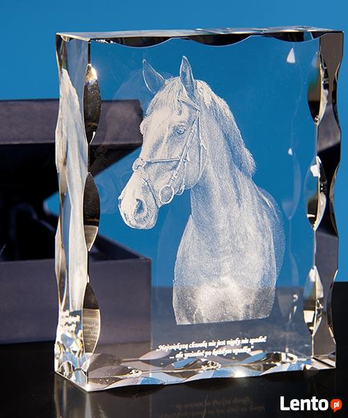 Koń 3D wygrawerowany w krysztale- prezent dla taty