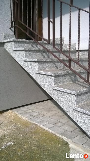 Granitowe blaty kuchenne , schody wewnętrzne ,parapety.