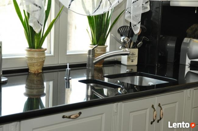 Granitowe blaty kuchenne , schody wewnętrzne ,parapety.