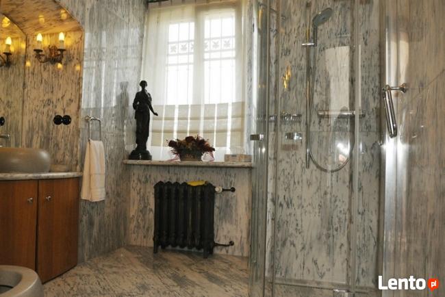 Granitowe blaty kuchenne , schody wewnętrzne ,parapety.