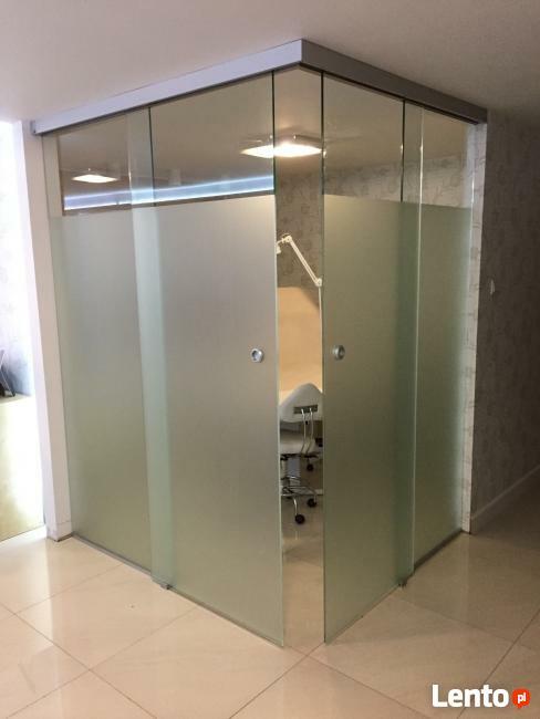 Ścianki szklane z folią inteligentną na Pilota