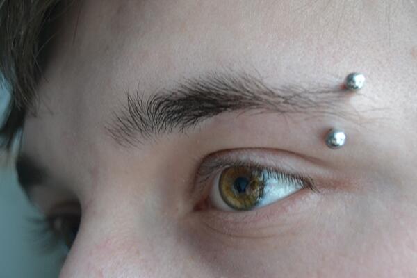 Kolczykowanie z dojazdem do klienta