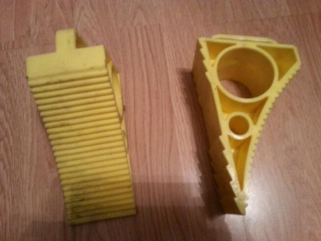 Podpory pod koła samochodu