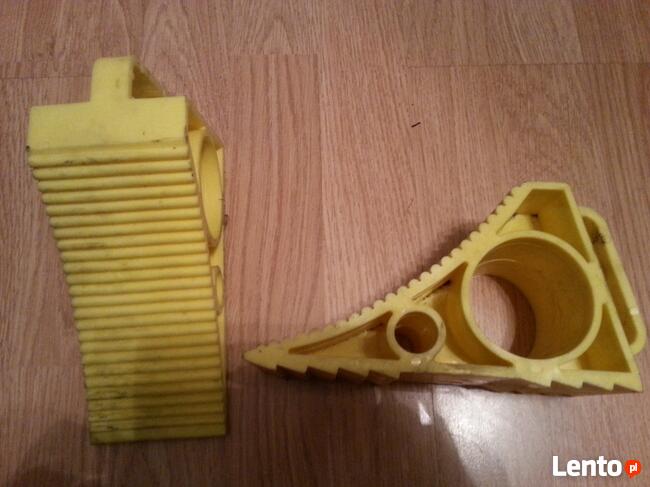 Podpory pod koła samochodu