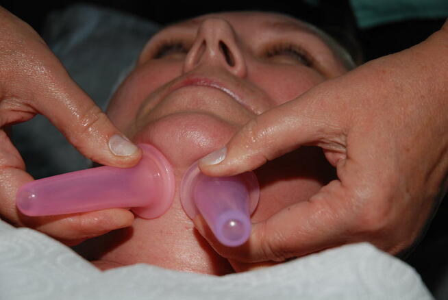 KURS LIFTING TWARZY BAŃKAMI PRÓŻNIOWYMI