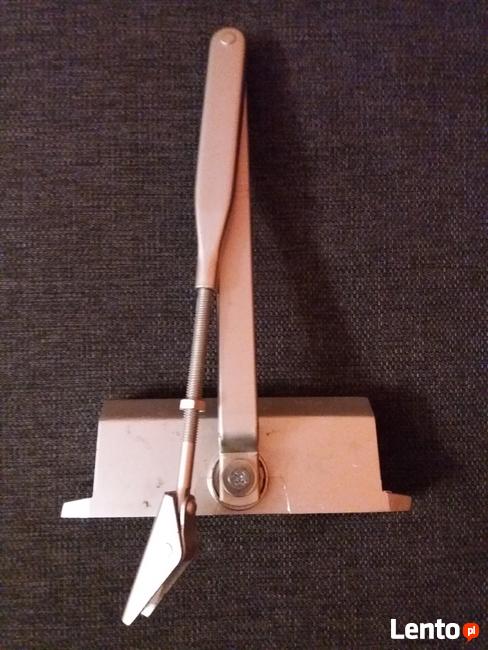 Nowy samozamykacz YALE MP522 sprzedam.