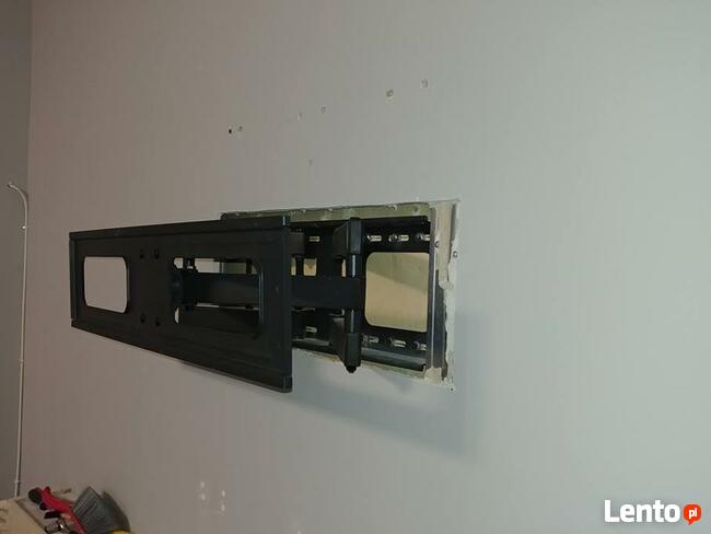 Uchwyt do telewizora z montażem