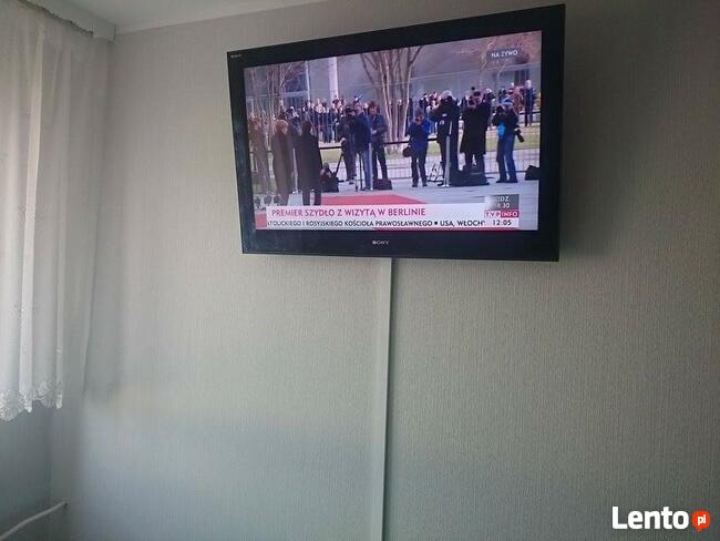 Uchwyt do telewizora z montażem