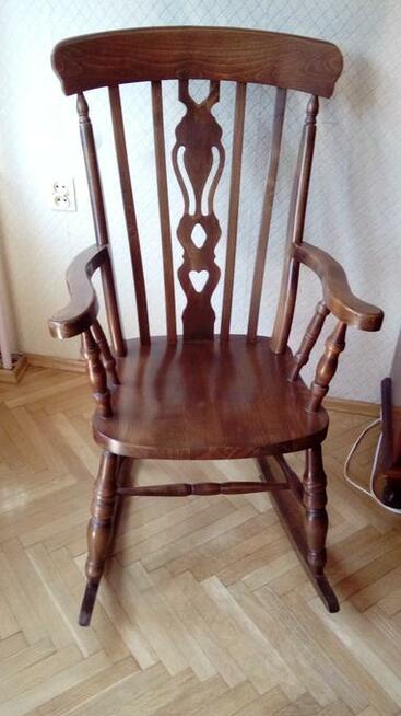 Fotel drewniany bujany