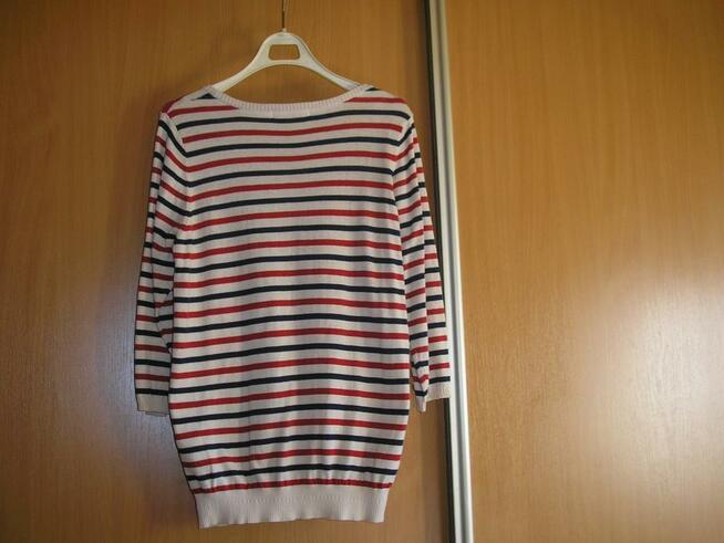 sweterek w paski + czarna bluzka mgiełka Cubus 40