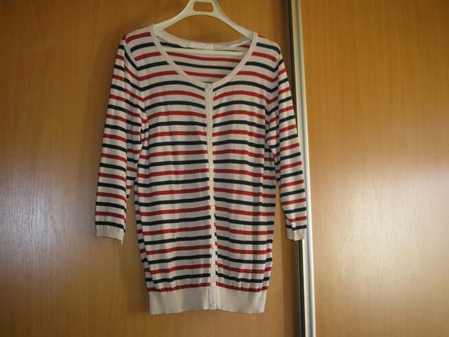 sweterek w paski + czarna bluzka mgiełka Cubus 40