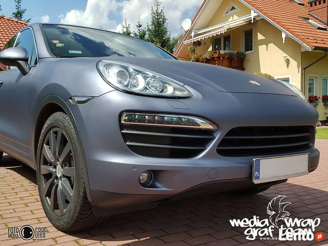 Oklejanie samochodów grafiką reklamową.