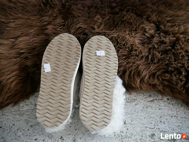 Ciepłe kapcie zimowe, puszysta naturalna skóra owcza Gotland