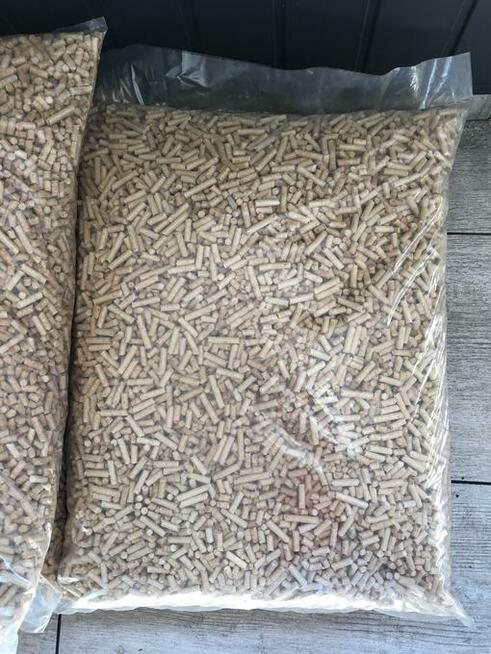 Pellet opałowy. Zapakowany w worki, z dostawą do domu.