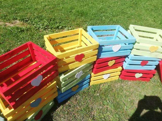 skrzynka skrzynki drewniane kolorowe kolory