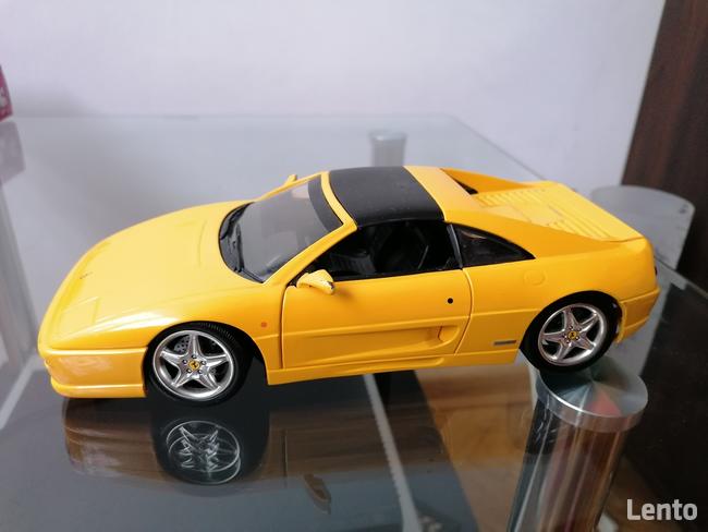 METALOWE AUTKO FERRARI F355 GTS - UT Models 1/18 HOT WHEELS