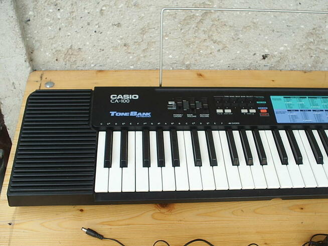 Keyboardy Casio CA-100 z osprzętem