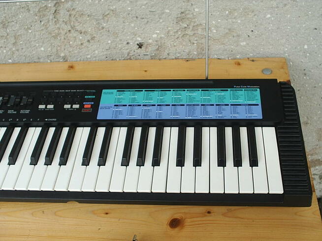 Keyboardy Casio CA-100 z osprzętem
