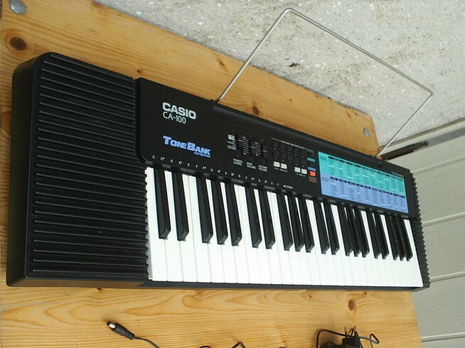 Keyboardy Casio CA-100 z osprzętem