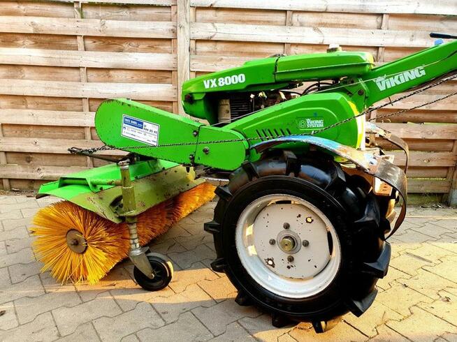 Traktorek Jednoosiowy Dzik Ciągnik Ogrodniczy Zamiatarka