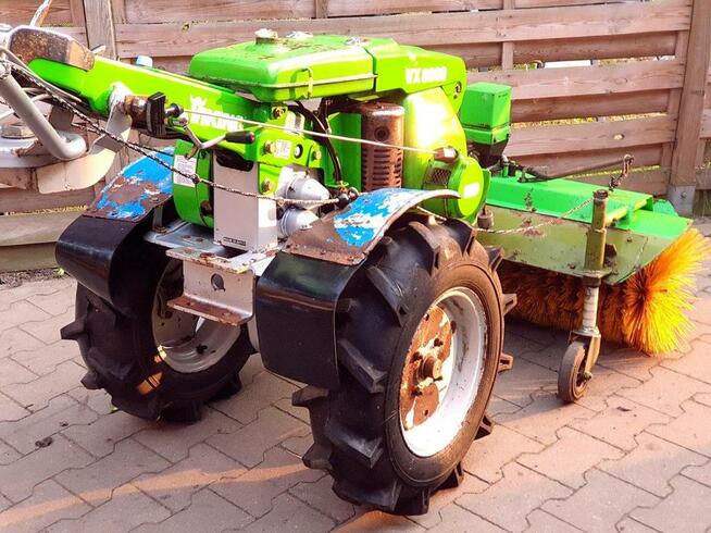 Traktorek Jednoosiowy Dzik Ciągnik Ogrodniczy Zamiatarka