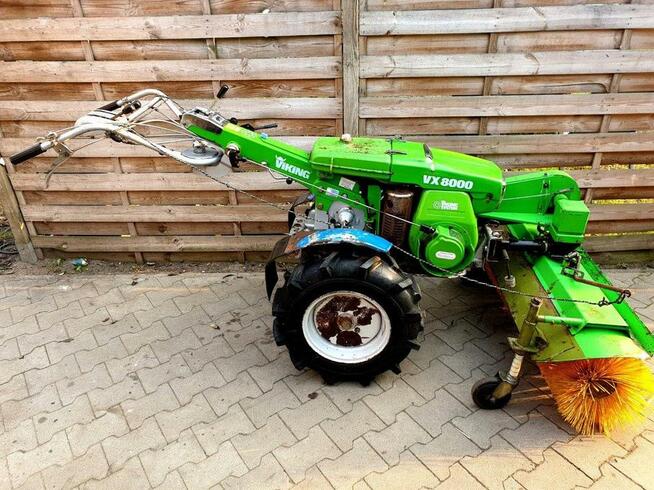 Traktorek Jednoosiowy Dzik Ciągnik Ogrodniczy Zamiatarka