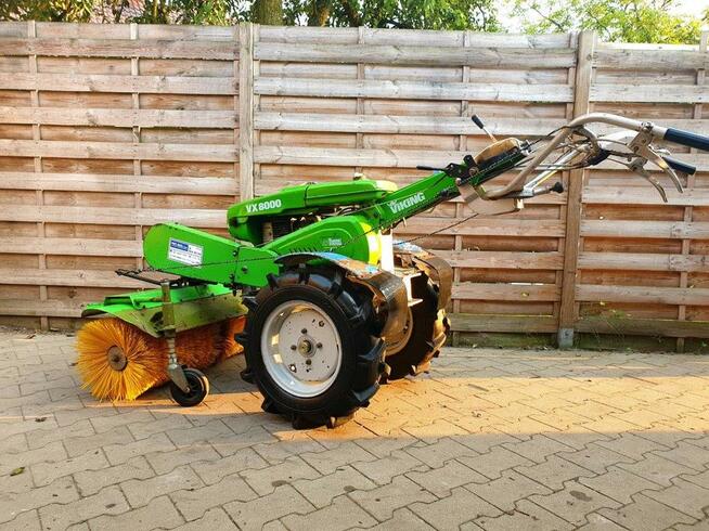 Traktorek Jednoosiowy Dzik Ciągnik Ogrodniczy Zamiatarka