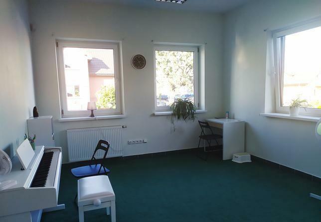 Amoroso Centrum Edukacji Muzycznej śpiew, gitara, pianino.