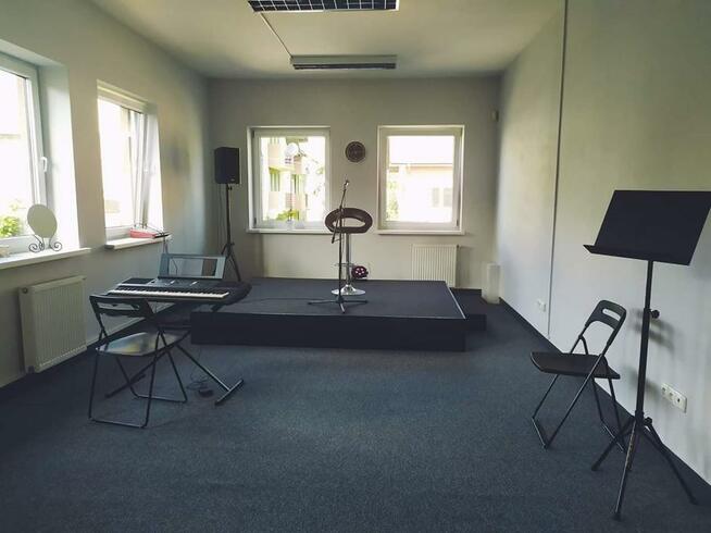 Amoroso Centrum Edukacji Muzycznej śpiew, gitara, pianino.