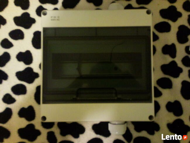 Sprzedam rozdzielnicę natynkową 9-modułową IP55 z dławnicami