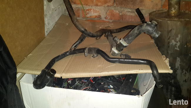 Kostki, przekaźniki, wtyczki oświetl.,przewody gumo Audi 80 b4