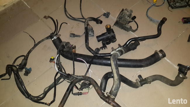 Kostki, przekaźniki, wtyczki oświetl.,przewody gumo Audi 80 b4