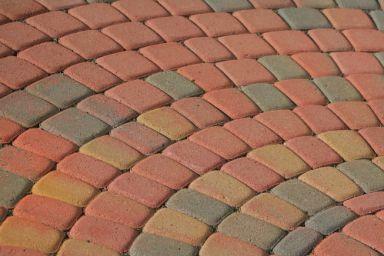 BRUKARZY DOŚWIADCZONYCH ZATRUDNIĘ DO UKŁADANIA KOSTKI BRUKOW