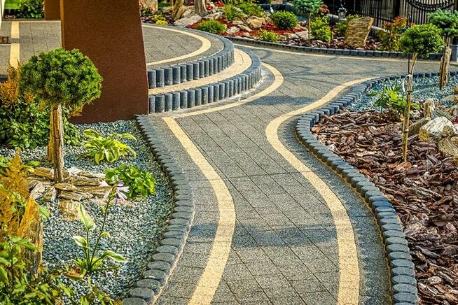 BRUKARZY DOŚWIADCZONYCH ZATRUDNIĘ DO UKŁADANIA KOSTKI BRUKOW