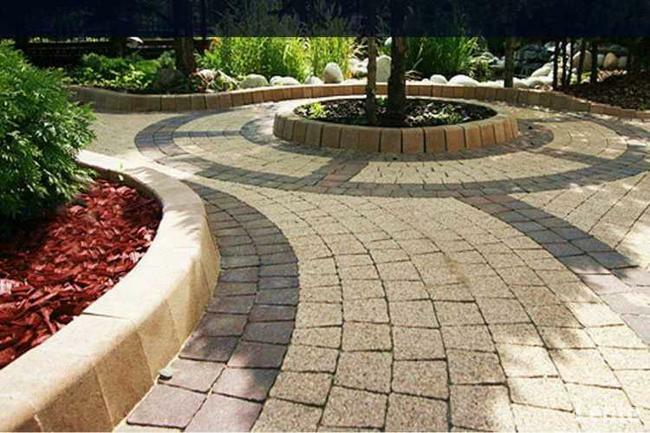 BRUKARZY DOŚWIADCZONYCH ZATRUDNIĘ DO UKŁADANIA KOSTKI BRUKOW