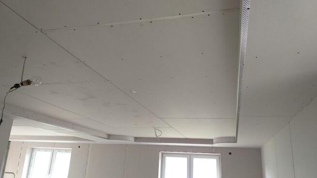 Podwieszane sufity modułowe mineralne. Karton gips