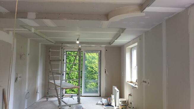 Podwieszane sufity modułowe mineralne. Karton gips