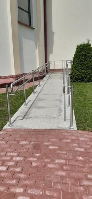 Podjazdy dla osób niepłnosprawnych