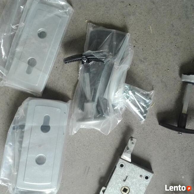 ZAMEK BRAMY GARAŻOWEJ SEGMENTOWEJ